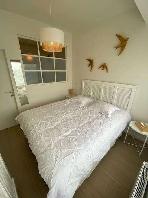 1 Chambre Avec Parking Au Coeur De Bruxelles 2D Luaran gambar