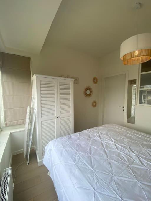 1 Chambre Avec Parking Au Coeur De Bruxelles 2D Luaran gambar