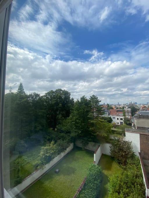 1 Chambre Avec Parking Au Coeur De Bruxelles 2D Luaran gambar