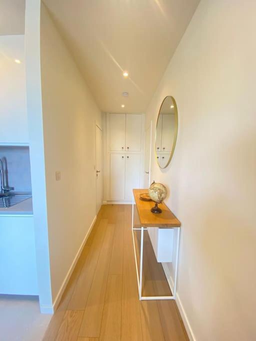 1 Chambre Avec Parking Au Coeur De Bruxelles 2D Luaran gambar