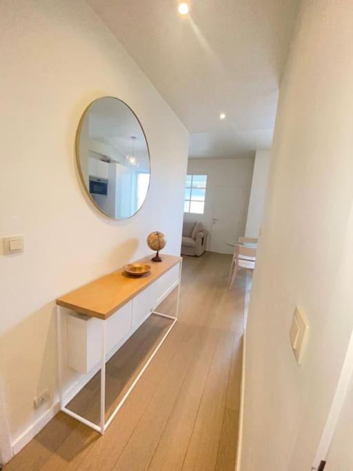 1 Chambre Avec Parking Au Coeur De Bruxelles 2D Luaran gambar