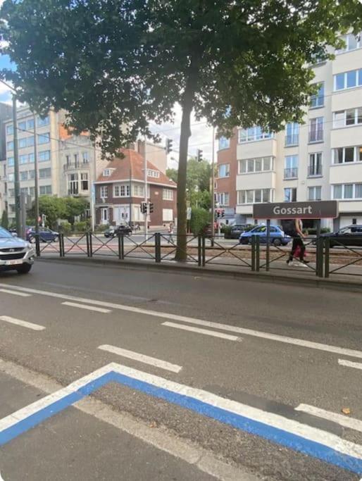 1 Chambre Avec Parking Au Coeur De Bruxelles 2D Luaran gambar