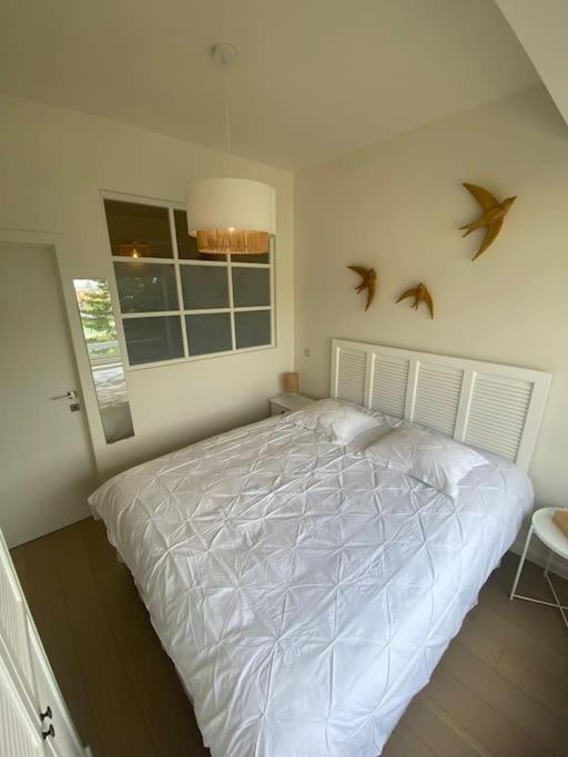 1 Chambre Avec Parking Au Coeur De Bruxelles 2D Luaran gambar