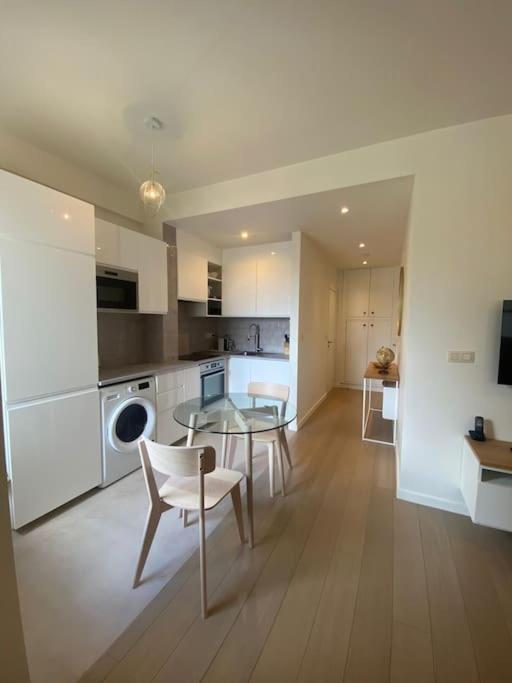1 Chambre Avec Parking Au Coeur De Bruxelles 2D Luaran gambar